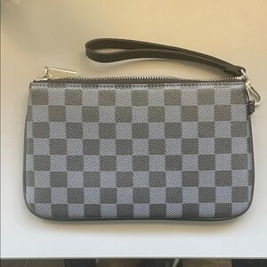 Elegant Gray Checkered Wristlet Clutch